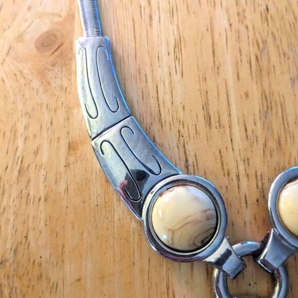 $5 Item! Chunky Silvertone Marble Costume Necklace - Picture 7 of 10